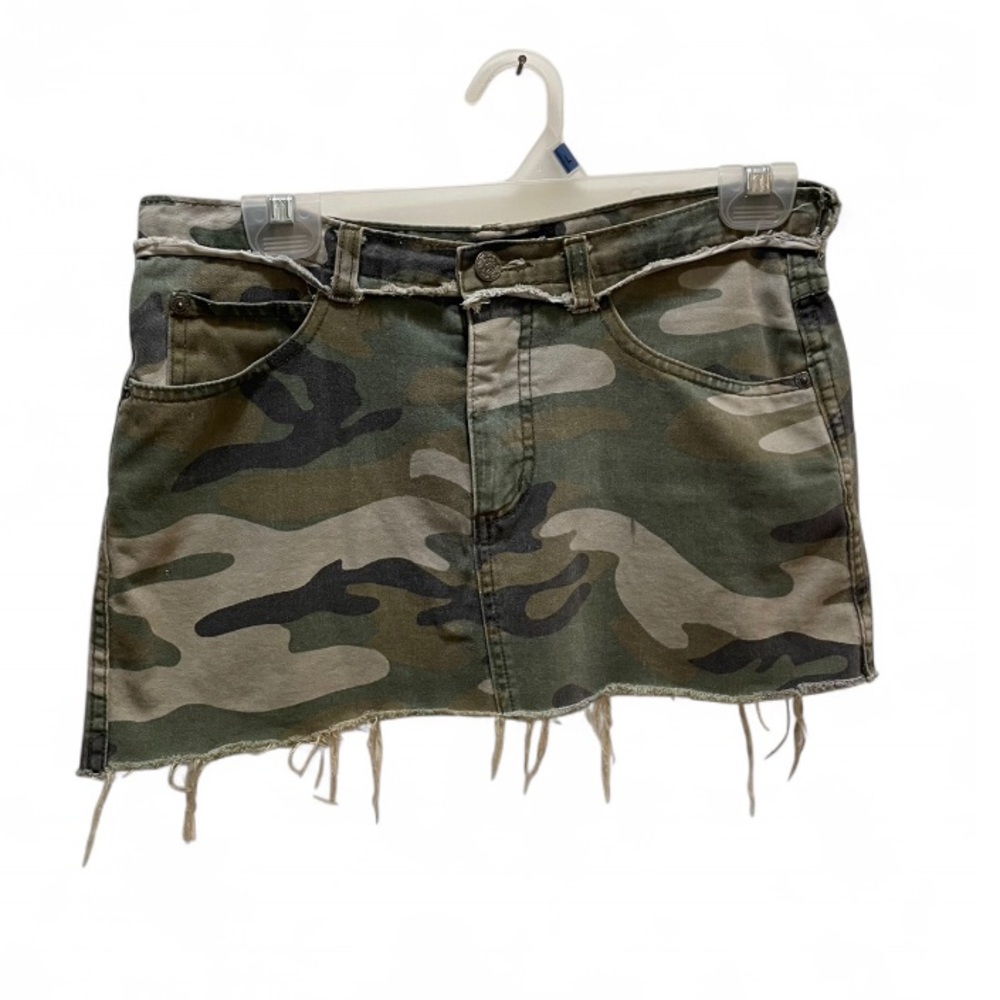 • Y2K •Vintage 2000’s Camouflage Mini Skirt